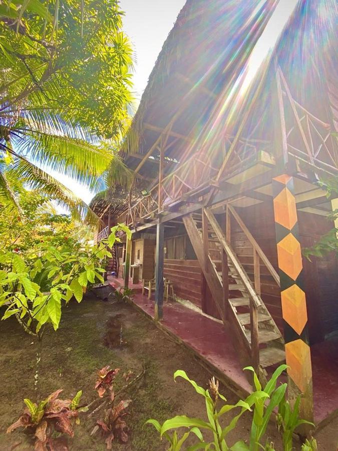 Casa De La Iguana Hostel Livingston Exterior photo