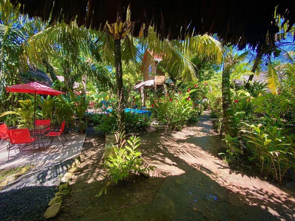 Casa De La Iguana Hostel Livingston Exterior photo