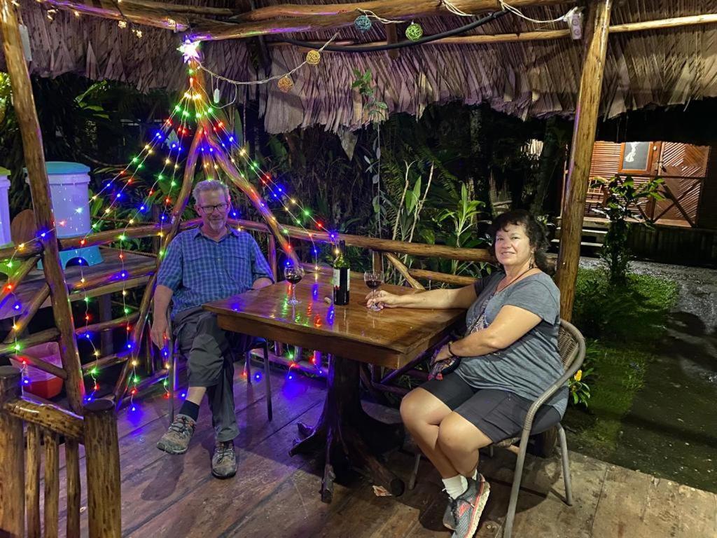 Casa De La Iguana Hostel Livingston Exterior photo