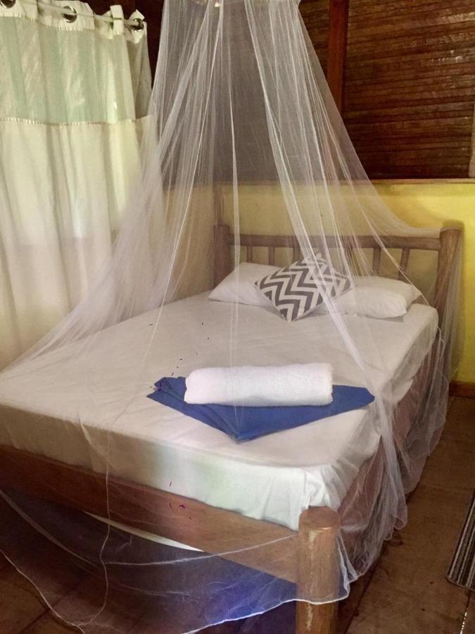Casa De La Iguana Hostel Livingston Exterior photo