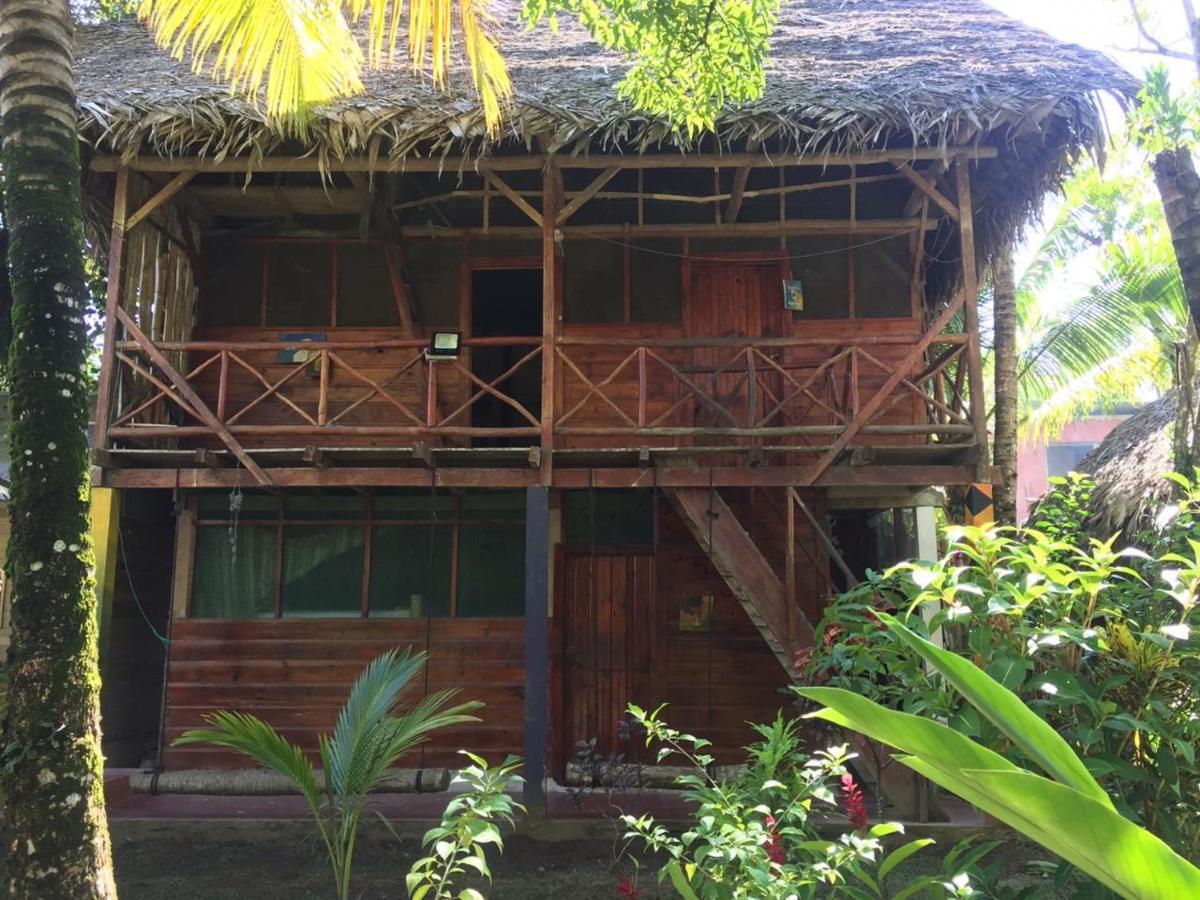 Casa De La Iguana Hostel Livingston Exterior photo
